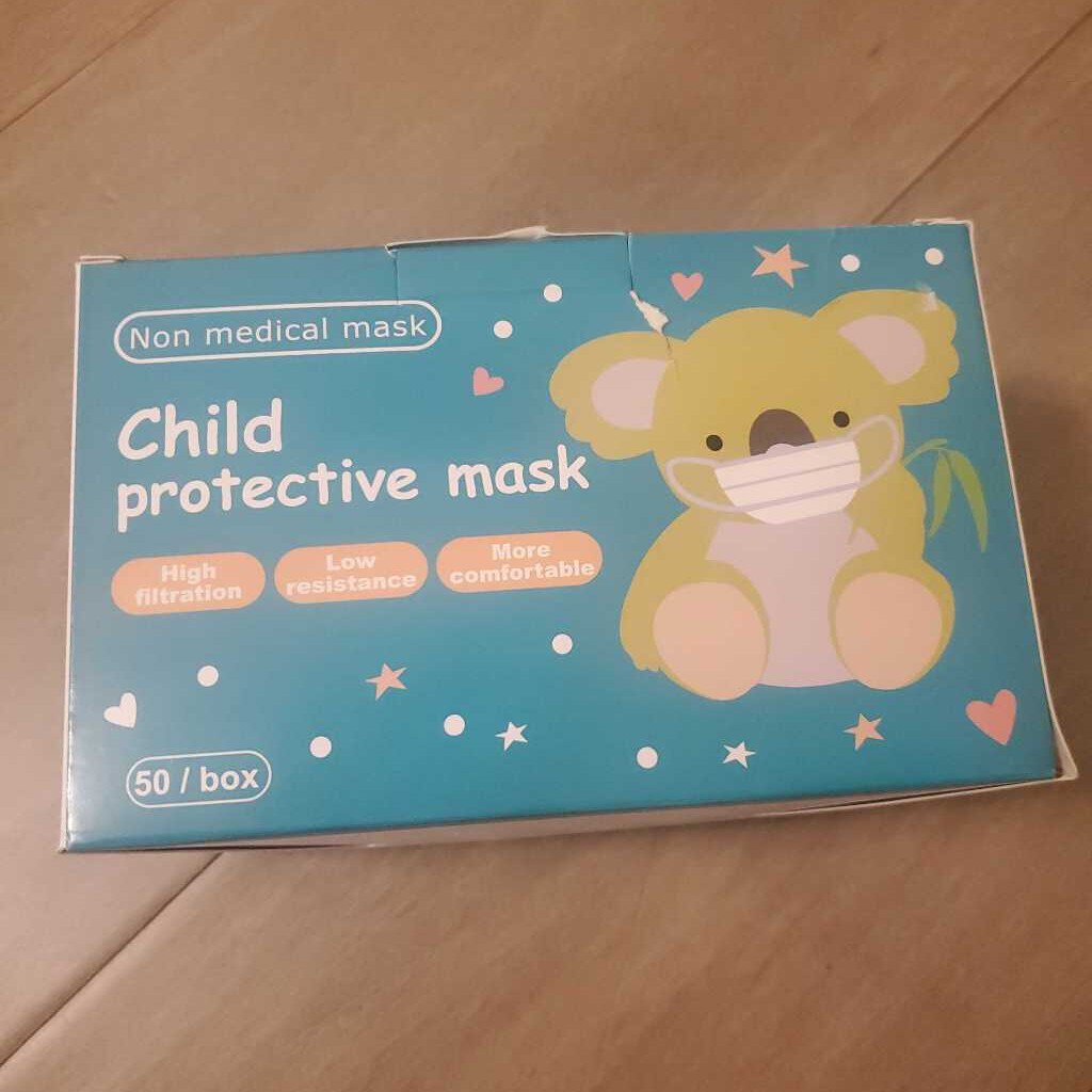 Disposable kids face masks white with cherries