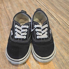 Load image into Gallery viewer, Vans Classic black sneakers 8
