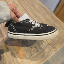 Load image into Gallery viewer, Vans Classic black sneakers 8
