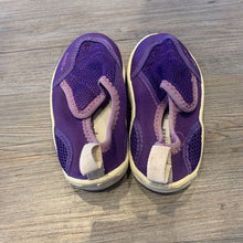 Load image into Gallery viewer, Speedo water shoes purple 7/8

