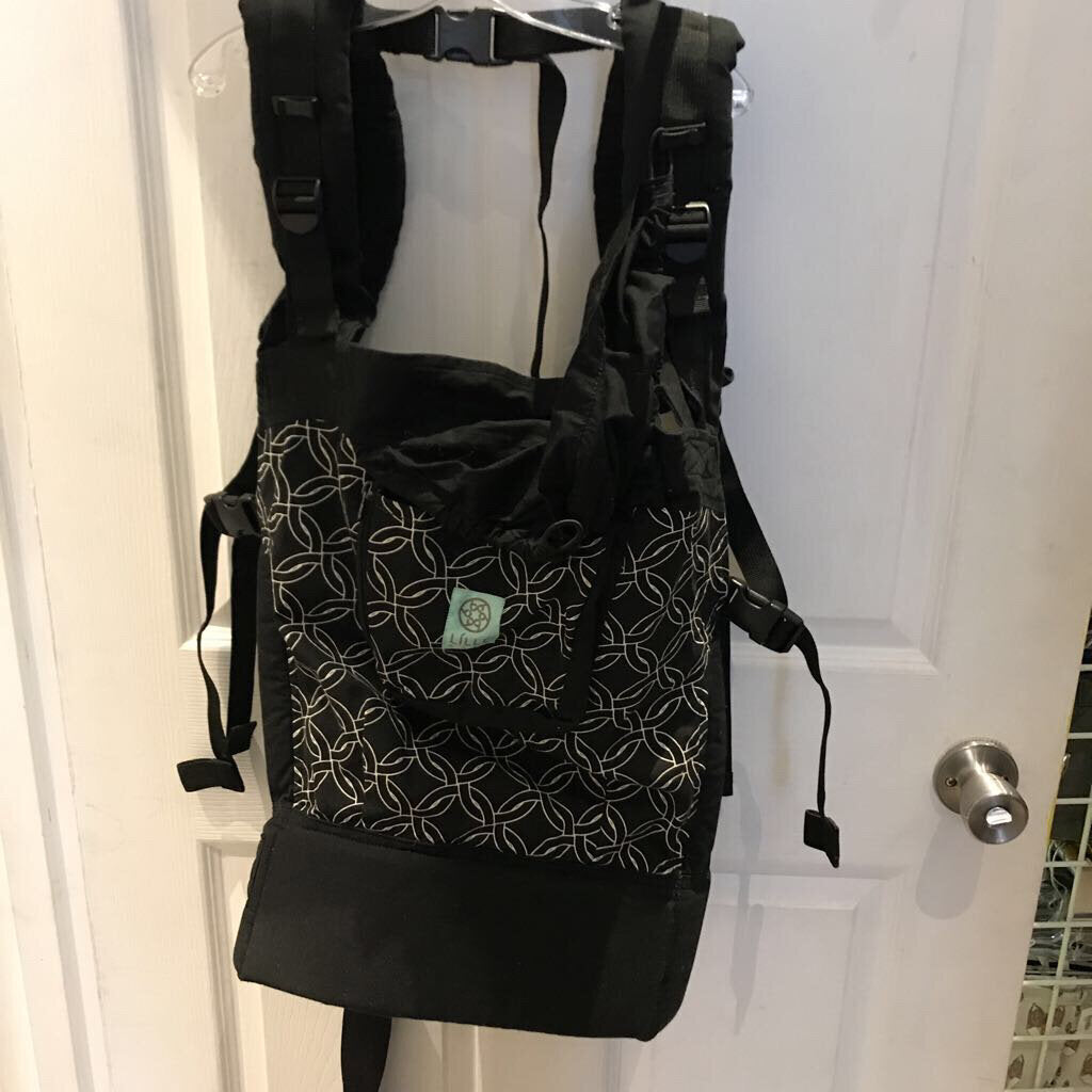 LILLE Baby Essentials original black 4 in 1 carrier. up to 45lbs