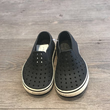 Load image into Gallery viewer, Native Black slipon Runners 8
