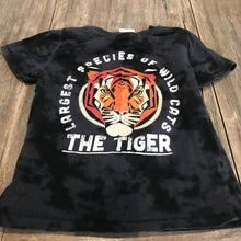 Load image into Gallery viewer, HM Black tie-dye &#39;the tiger&#39; Tshirt 5Y
