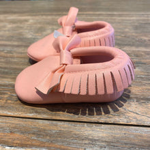 Load image into Gallery viewer, Romirus pink fringe mocassin soft sole shoes size 1
