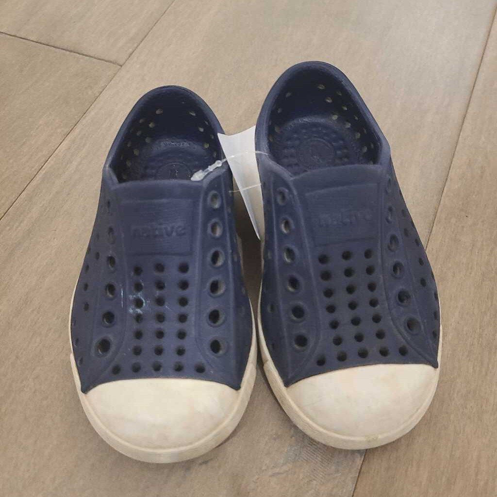 Native Jefferson navy blue shoes 6