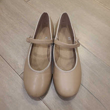 Load image into Gallery viewer, Tan leather tap shoes 1
