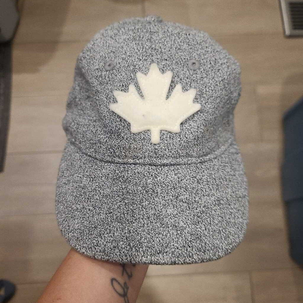 Roots grey with white Canada Leaf cap 3-5Y