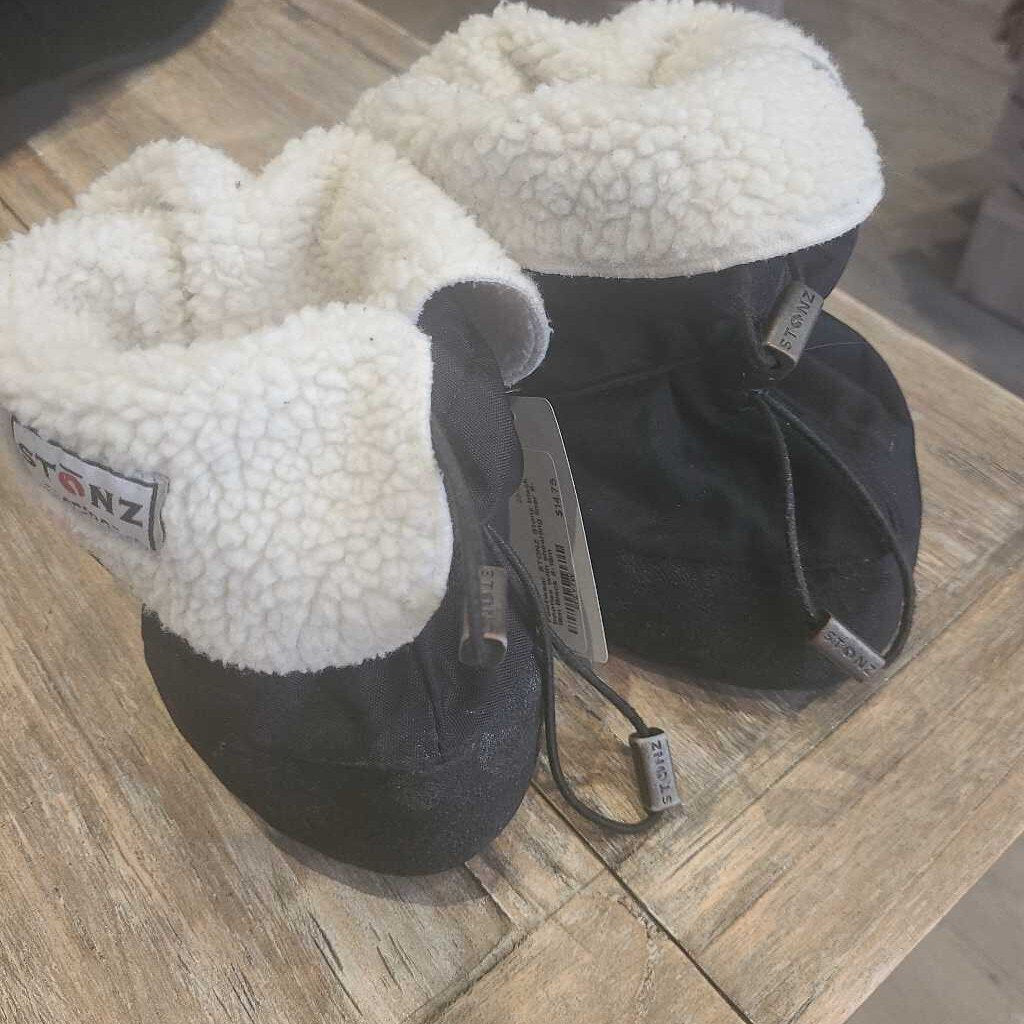 Stonz black booties with shearling liner 6-18m