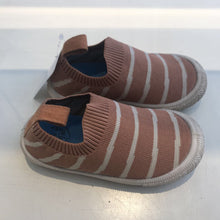 Load image into Gallery viewer, Jan &amp; Jul Fabric lite Brown crm/stripe slip on Shoes 8
