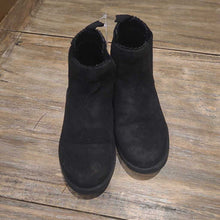 Load image into Gallery viewer, H&amp;M black slip on booties 11.5
