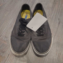 Load image into Gallery viewer, Old Navy grey canvas sneakers 3 Youth

