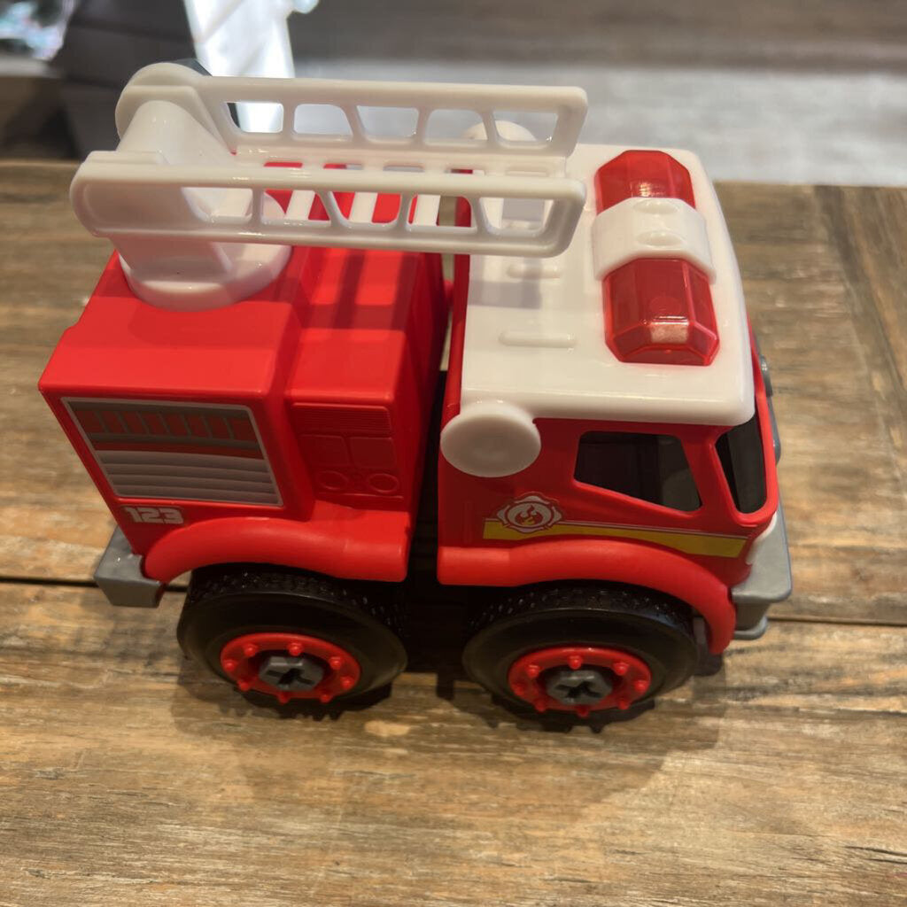 Machine Maker fire truck with rubber tires