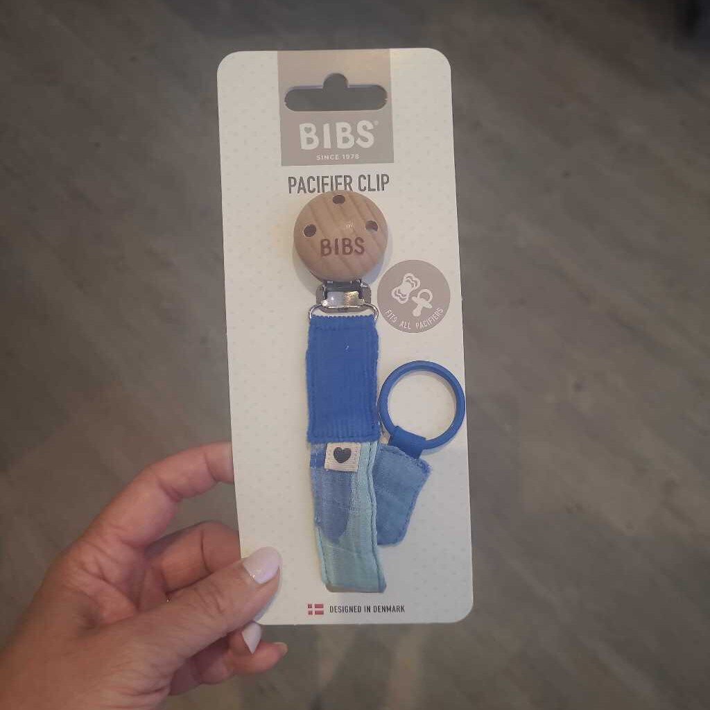 Bibs Pacifier Clip in Ocean blue