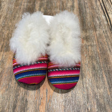 Load image into Gallery viewer, LIKE NEW Multicolored lined Slippers 1

