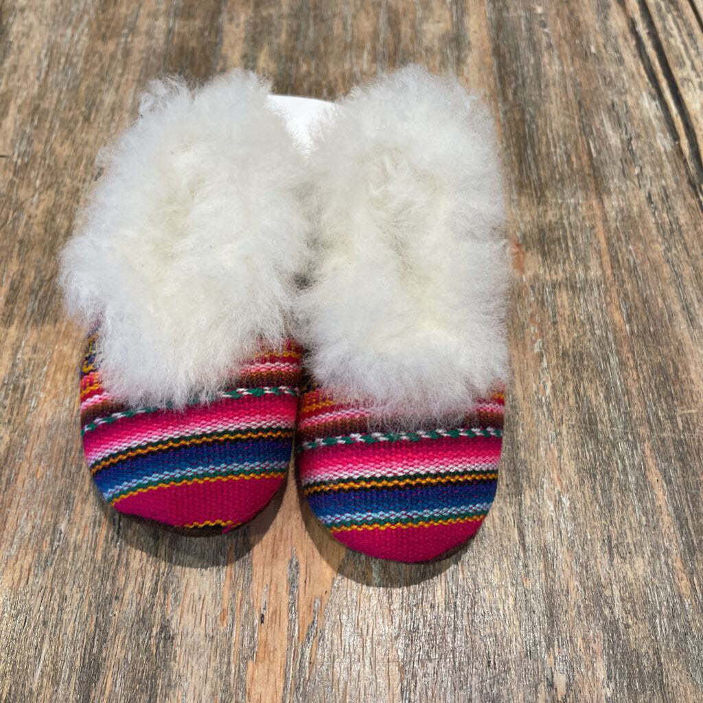 LIKE NEW Multicolored lined Slippers 1
